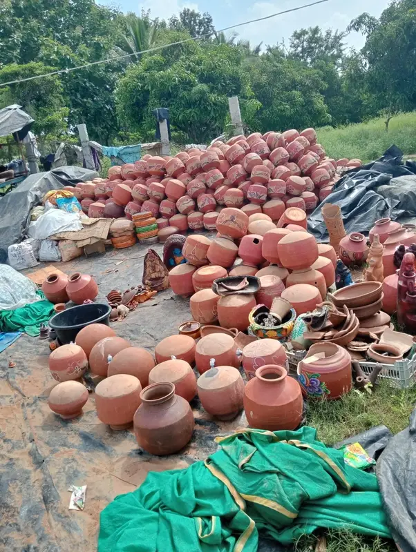 Clay pots at the market, one of them for brahmastra
